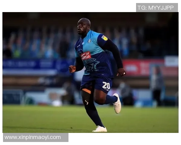 身高157的足球奇才小个子球员如何突破身高限制创造辉煌职业生涯