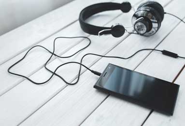 1:0！欧冠巅峰战，迪亚斯破门，拜仁反客为主，半场领先皇马